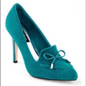 WHBM Suede Moc with bow, teal heel pump, size 7.5